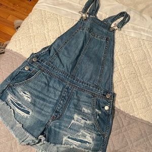 Cute American eagle ripped overalls